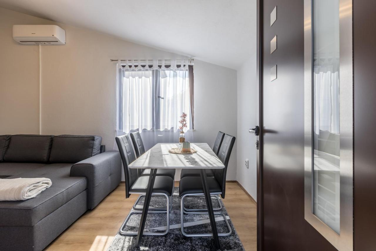 Apartment Lamaro Kaštela Kültér fotó